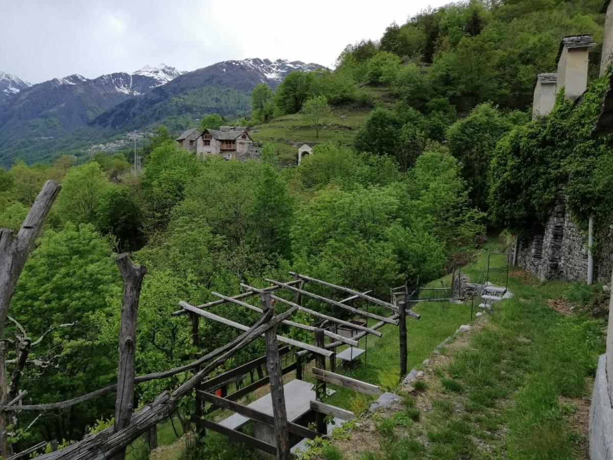 Casa Vacanze La Carbunera Villa Domodossola Exterior photo