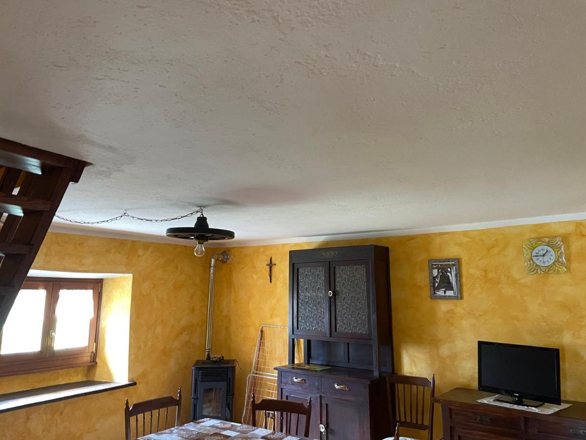 Casa Vacanze La Carbunera Villa Domodossola Exterior photo