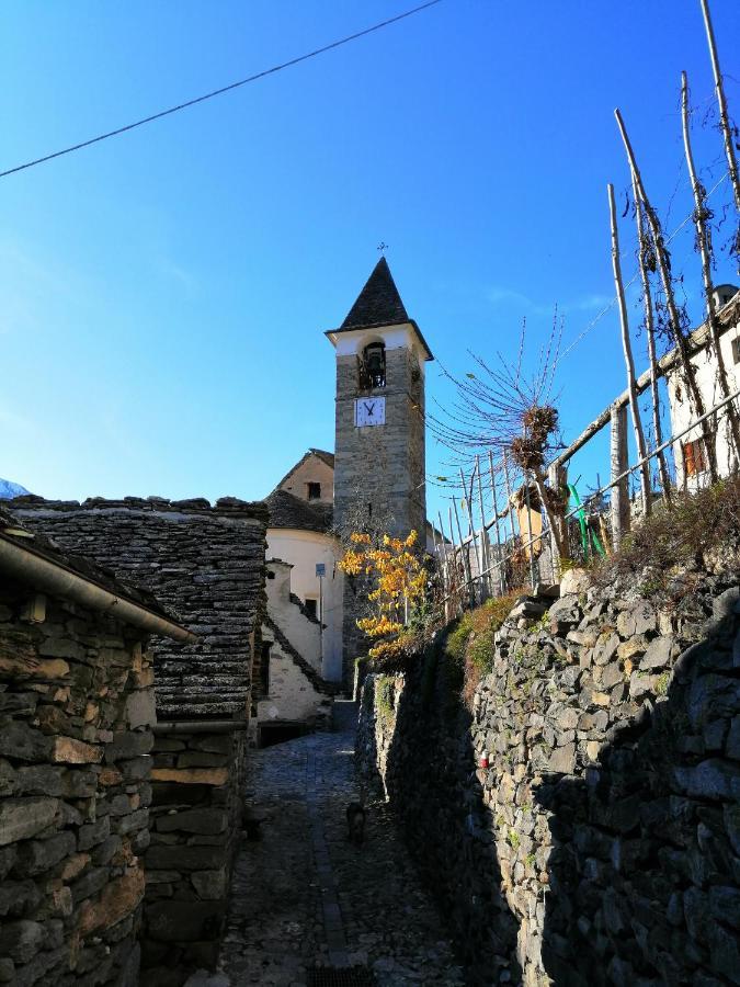 Casa Vacanze La Carbunera Villa Domodossola Exterior photo