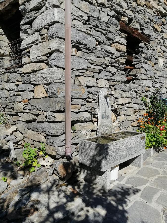 Casa Vacanze La Carbunera Villa Domodossola Exterior photo