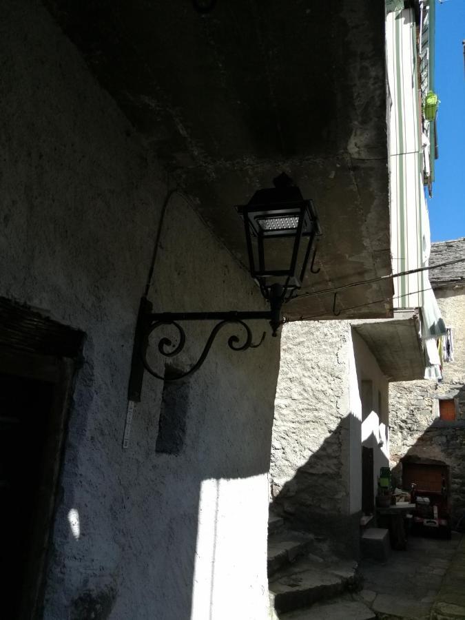 Casa Vacanze La Carbunera Villa Domodossola Exterior photo