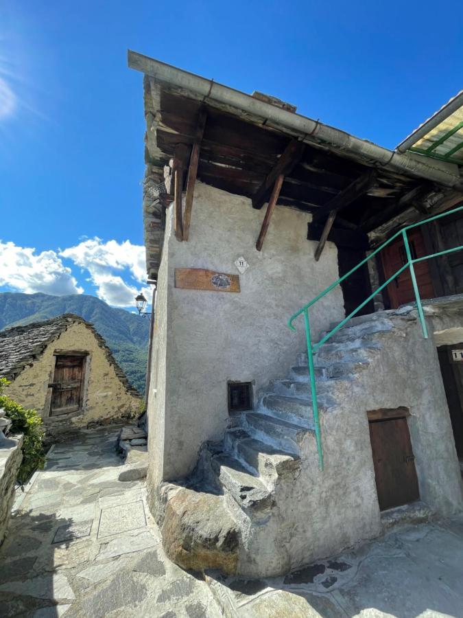Casa Vacanze La Carbunera Villa Domodossola Exterior photo